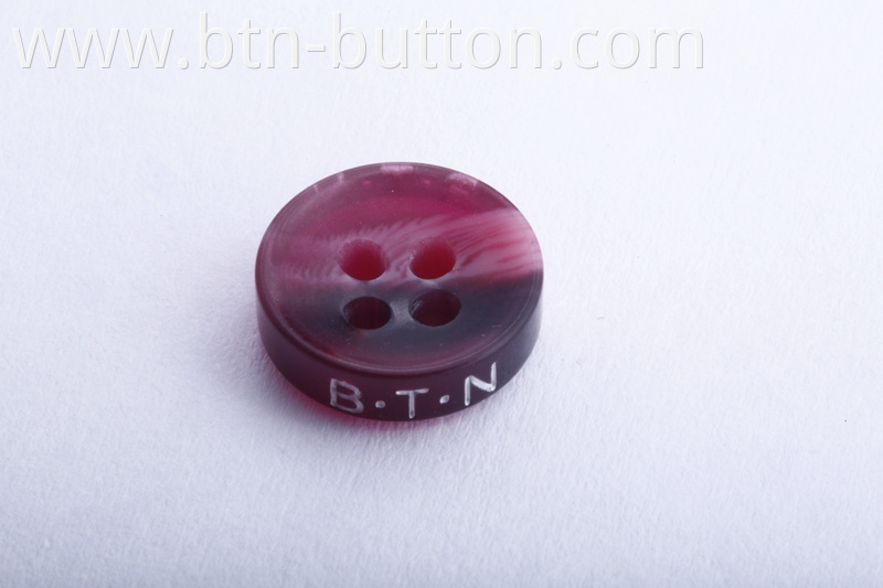 Precise imitation horn resin buttons